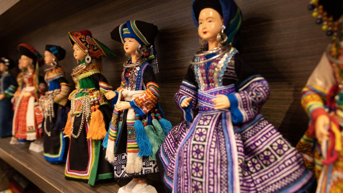 Hanoian artist preserves costume culture of 54 ethnic groups through dolls